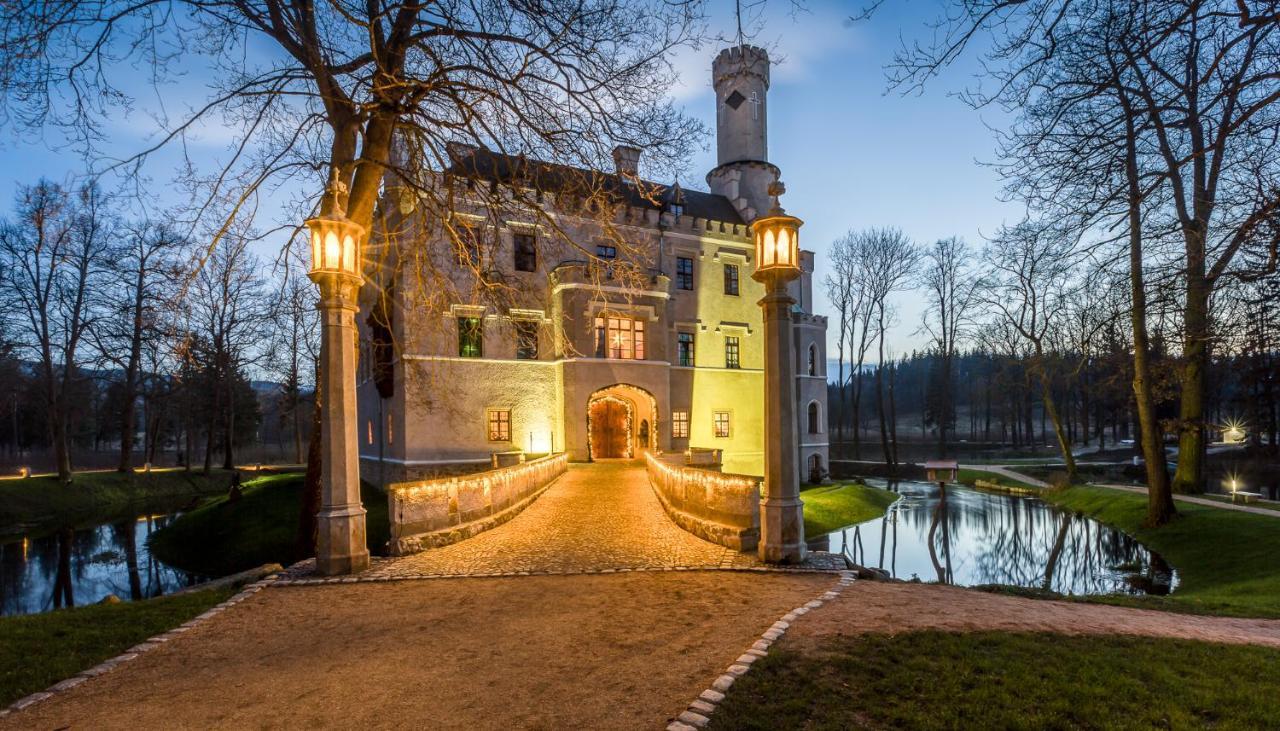 Zamek Karpniki Schloss Fischbach Lomnica  Bagian luar foto